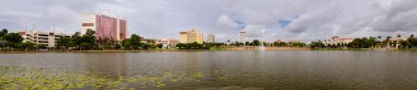 şehir merkezinin panoramik görüntü lakeland, florida, göl ayna üzerinde