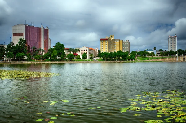 Downtown Lakeland, Florida, pe Lake Mirror — Fotografie, imagine de stoc