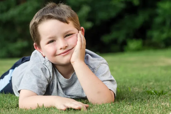 Summer portrait of young child outdoors — Stock Photo, Image