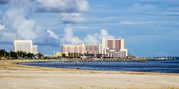 Biloxi, mississippi, kasyna i budynki wzdłuż brzegu zatoki wybrzeża — Zdjęcie stockowe