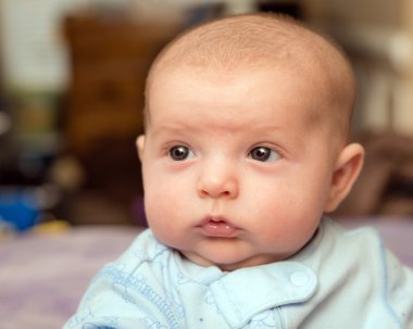 evde yeni doğan bebek çocuk portresi