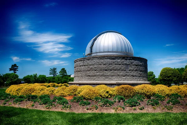 Observatoire le jour ensoleillé du printemps — Photo