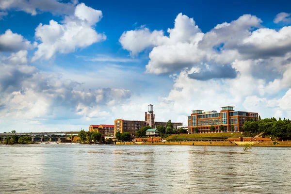 Edifícios no centro de Columbus, Geórgia, ao longo do riverwalk — Fotografia de Stock