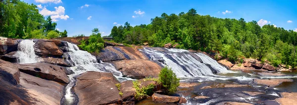 Haasten watervallen in hoge falls state park in de buurt van macon, ga 로열티 프리 스톡 이미지