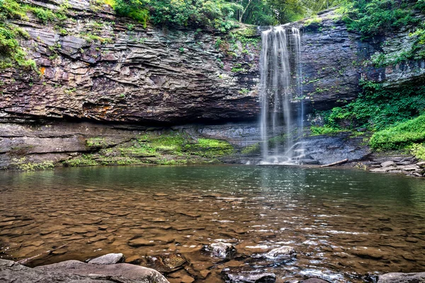 Vattenfall vid cloudland kanjon state park i norra Georgien — Stockfoto