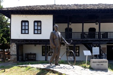 TROYAN, BULGARIA - 31 AĞUSTOS 2021: Bulgaristan 'ın Troyan, Lovech bölgesinin panoramik görünümü