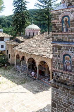 ORESHAK, BULGARIA - 31 Ağustos 2021: Ortaçağ Troyan Varsayım Manastırı, Lovech bölgesi, Bulgaristan