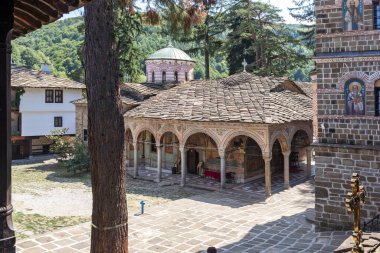 ORESHAK, BULGARIA - 31 Ağustos 2021: Ortaçağ Troyan Varsayım Manastırı, Lovech bölgesi, Bulgaristan