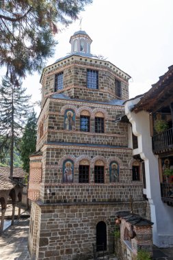 ORESHAK, BULGARIA - 31 Ağustos 2021: Ortaçağ Troyan Varsayım Manastırı, Lovech bölgesi, Bulgaristan