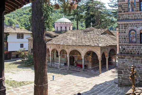 ORESHAK, BULGARIA - 31 Ağustos 2021: Ortaçağ Troyan Varsayım Manastırı, Lovech bölgesi, Bulgaristan