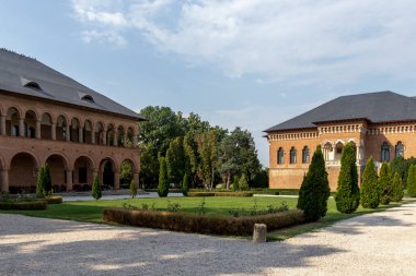 Romanya 'nın Bükreş kenti yakınlarındaki Mogosoaia Sarayı' nın yaz manzarası