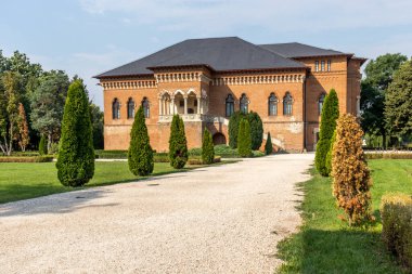 Romanya 'nın Bükreş kenti yakınlarındaki Mogosoaia Sarayı' nın yaz manzarası