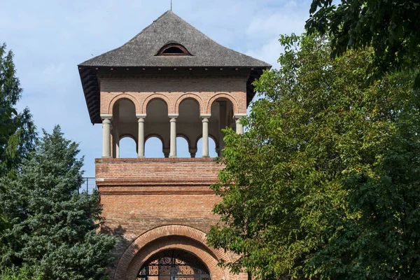 Romanya 'nın Bükreş kenti yakınlarındaki Mogosoaia Sarayı' nın yaz manzarası