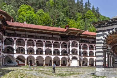 RILA MONASTERY, BULGARIA - 24 Haziran 2021: Rila (Rila Manastırı), Kyustendil Bölgesi, Bulgaristan 'daki Saint Ivan (John) Manastırı' nın iç manzarası