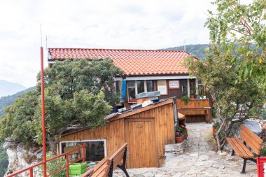 ASENOVGRAD, BULGARIA - 26 Ağustos 2021: Bulgaristan 'ın Filibe Bölgesi Asenovgrad yakınlarındaki Selanik Kilisesi Aziz Demetrius