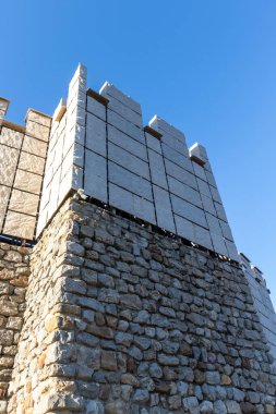 Bulgaristan 'ın Birinci Bulgar İmparatorluğu döneminde Pernik kasabası yakınlarındaki Ortaçağ tahkim edilmiş Krakra kenti harabeleri