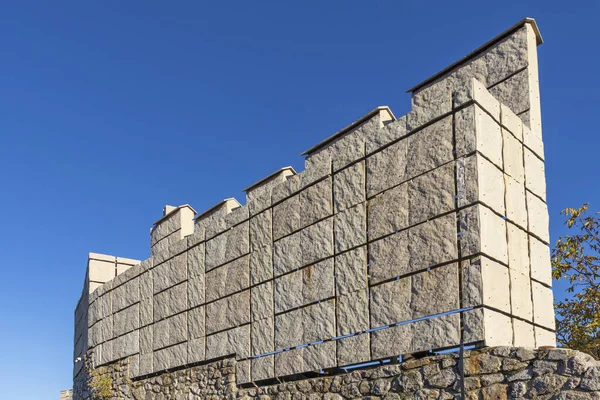 Bulgaristan 'ın Birinci Bulgar İmparatorluğu döneminde Pernik kasabası yakınlarındaki Ortaçağ tahkim edilmiş Krakra kenti harabeleri