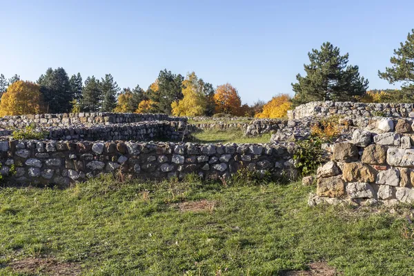 Bulgaristan 'ın Birinci Bulgar İmparatorluğu döneminde Pernik kasabası yakınlarındaki Ortaçağ tahkim edilmiş Krakra kenti harabeleri
