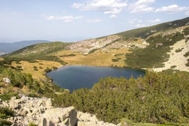 Bulgaristan 'ın Yonchevo Gölü yakınlarındaki Rila Dağı' nın muhteşem manzarası