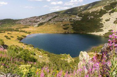 Bulgaristan 'ın Yonchevo Gölü yakınlarındaki Rila Dağı' nın muhteşem manzarası