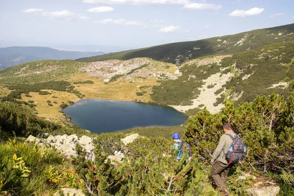 ブルガリア ヨンチェヴォ湖近くのリラ山の素晴らしい風景 — ストック写真