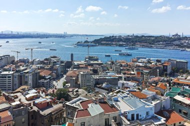 İSTANBUL, TURKEY - 27 Temmuz 2019: Galata Kulesi 'nden İstanbul, Türkiye' ye inanılmaz Panoramik manzara