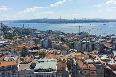 İSTANBUL, TURKEY - 27 Temmuz 2019: Galata Kulesi 'nden İstanbul, Türkiye' ye inanılmaz Panoramik manzara