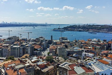 İSTANBUL, TURKEY - 27 Temmuz 2019: Galata Kulesi 'nden İstanbul, Türkiye' ye inanılmaz Panoramik manzara