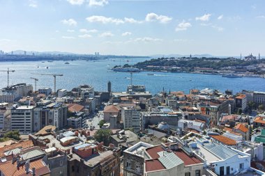 İSTANBUL, TURKEY - 27 Temmuz 2019: Galata Kulesi 'nden İstanbul, Türkiye' ye inanılmaz Panoramik manzara