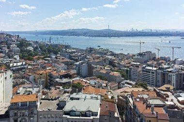 İSTANBUL, TURKEY - 27 Temmuz 2019: Galata Kulesi 'nden İstanbul, Türkiye' ye inanılmaz Panoramik manzara