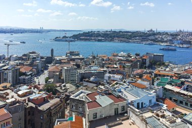 İSTANBUL, TURKEY - 27 Temmuz 2019: Galata Kulesi 'nden İstanbul, Türkiye' ye inanılmaz Panoramik manzara