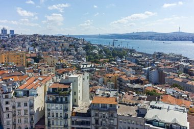İSTANBUL, TURKEY - 27 Temmuz 2019: Galata Kulesi 'nden İstanbul, Türkiye' ye inanılmaz Panoramik manzara
