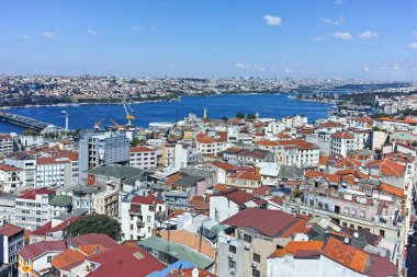 İSTANBUL, TURKEY - 27 Temmuz 2019: Galata Kulesi 'nden İstanbul, Türkiye' ye inanılmaz Panoramik manzara