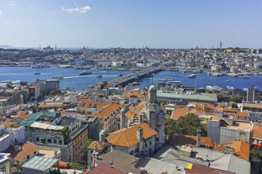 İSTANBUL, TURKEY - 27 Temmuz 2019: Galata Kulesi 'nden İstanbul, Türkiye' ye inanılmaz Panoramik manzara