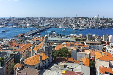 İSTANBUL, TURKEY - 27 Temmuz 2019: Galata Kulesi 'nden İstanbul, Türkiye' ye inanılmaz Panoramik manzara