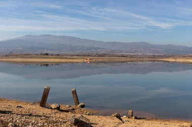 Drenov Dol rezervuarı, Kyustendil bölgesi, Bulgaristan 'ın muhteşem manzarası