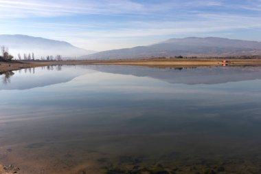 Drenov Dol rezervuarı, Kyustendil bölgesi, Bulgaristan 'ın muhteşem manzarası