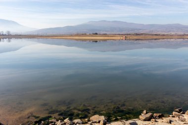 Drenov Dol rezervuarı, Kyustendil bölgesi, Bulgaristan 'ın muhteşem manzarası