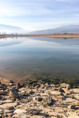Drenov Dol rezervuarı, Kyustendil bölgesi, Bulgaristan 'ın muhteşem manzarası