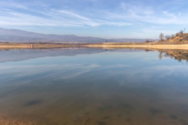 Drenov Dol rezervuarı, Kyustendil bölgesi, Bulgaristan 'ın muhteşem manzarası