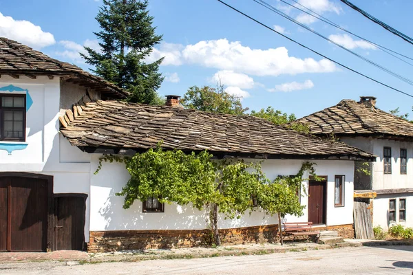 Typisk Gata Och Gamla Hus Vid Historiska Byn Staro Stefanovo — Stockfoto