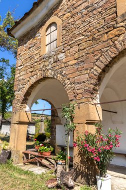 Bulgaristan 'ın Lovech bölgesinin tarihi Staro Stefanovo köyündeki tipik sokak ve eski evler