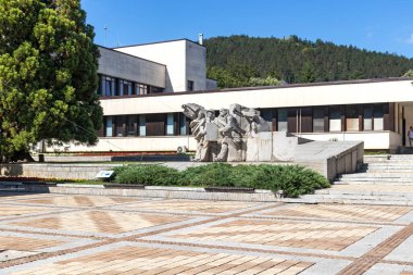 TROYAN, BULGARIA - 31 AĞUSTOS 2021: Bulgaristan 'ın Troyan, Lovech bölgesinin panoramik görünümü