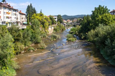 TROYAN, BULGARIA - 31 AĞUSTOS 2021: Bulgaristan 'ın Troyan, Lovech bölgesinin panoramik görünümü