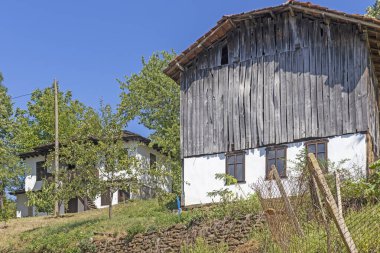 Bulgaristan 'ın Lovech bölgesindeki Oreshak köyünde otantik ondokuzuncu yüzyıl evlerine sahip Baba Stana Mahallesi