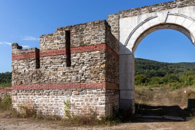 Bulgaristan 'ın Lomets, Lovech bölgesi yakınlarındaki Sostra antik Roma kalesinin kalıntıları