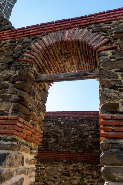 Bulgaristan 'ın Lomets, Lovech bölgesi yakınlarındaki Sostra antik Roma kalesinin kalıntıları