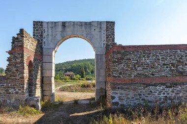 Bulgaristan 'ın Lomets, Lovech bölgesi yakınlarındaki Sostra antik Roma kalesinin kalıntıları