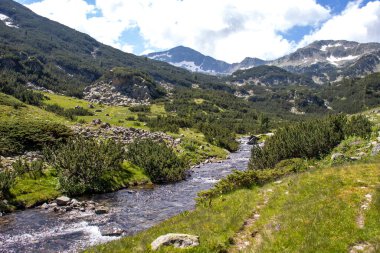 Bulgaristan 'ın Banderitsa Nehri yakınlarındaki Pirin Dağı' nın şaşırtıcı manzarası