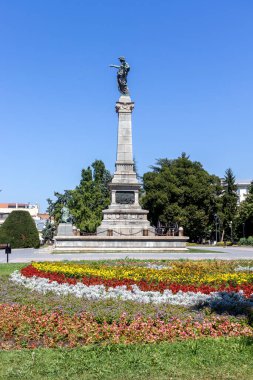 RUSE, BULGARIA - 15 AUGUSR 2021: Bulgaristan 'ın Ruse kentinin merkezinde Özgürlük Anıtı